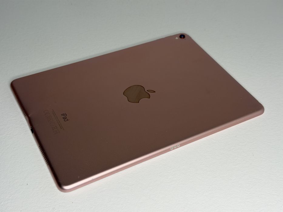 iPad Pro 9.7 (A1673) - 256GB - pęknięty - faktura VAT 23%