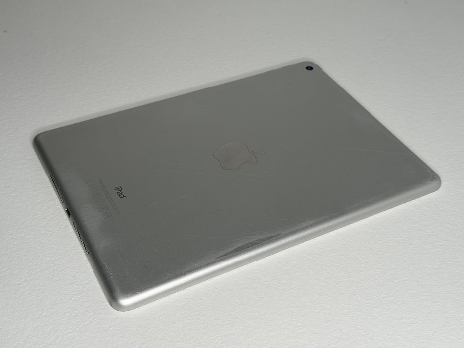 iPad 5. gen. (A1822) - 32GB - pęknięty - faktura VAT 23%