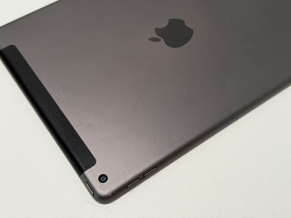iPad 9. gen. (A2604) - 64GB - Cellular (LTE) - faktura VAT 23%