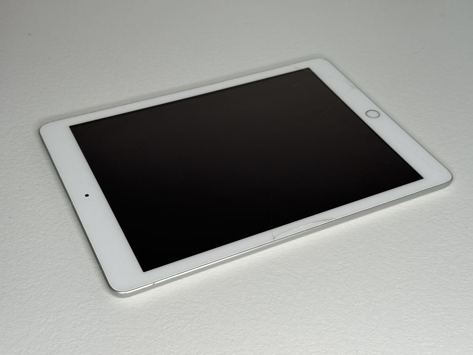 iPad 5. gen. (A1822) - 32GB - pęknięty - faktura VAT 23%