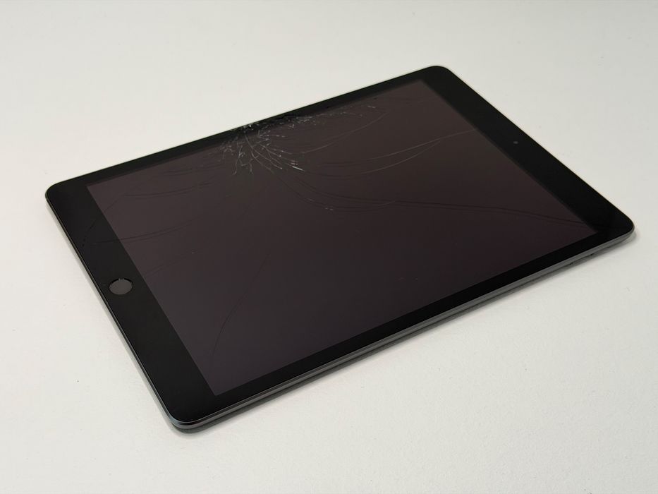 iPad 8. gen. (A2270) - 32GB - zbity - faktura VAT 23%