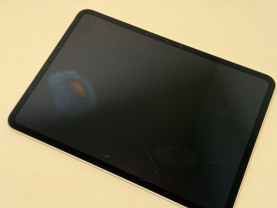 iPad Pro 11 5. gen. (A2836) - Apple M4 - pęknięty - faktura VAT 23%