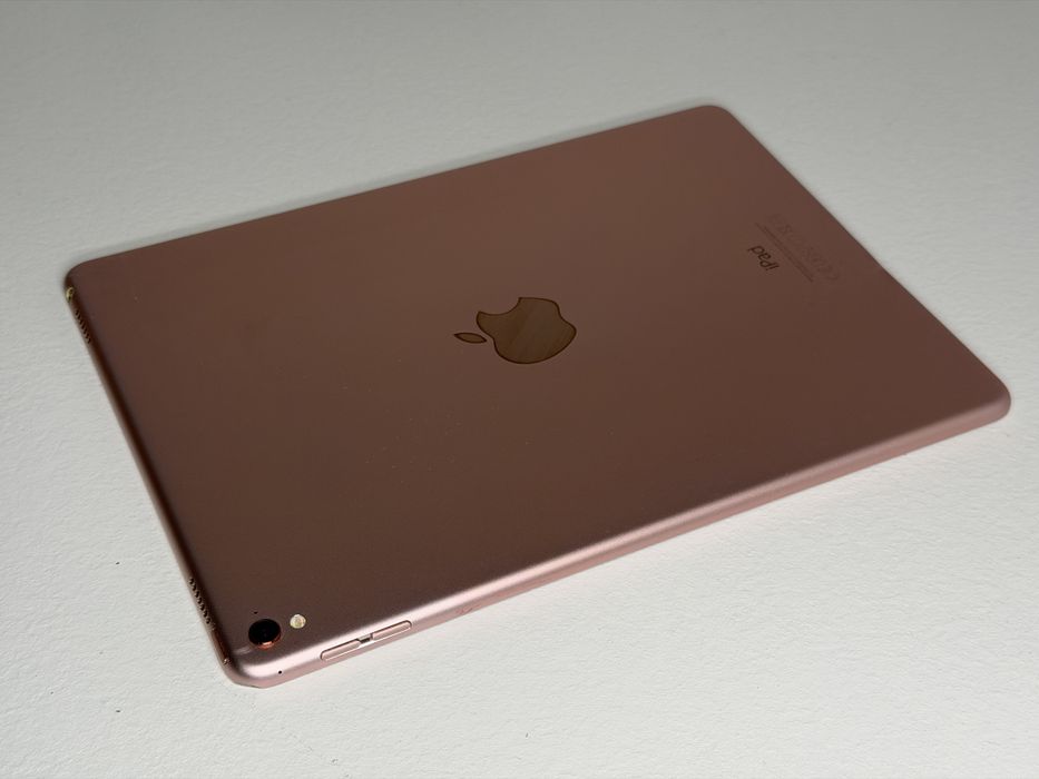 iPad Pro 9.7 (A1673) - 256GB - pęknięty - faktura VAT 23%