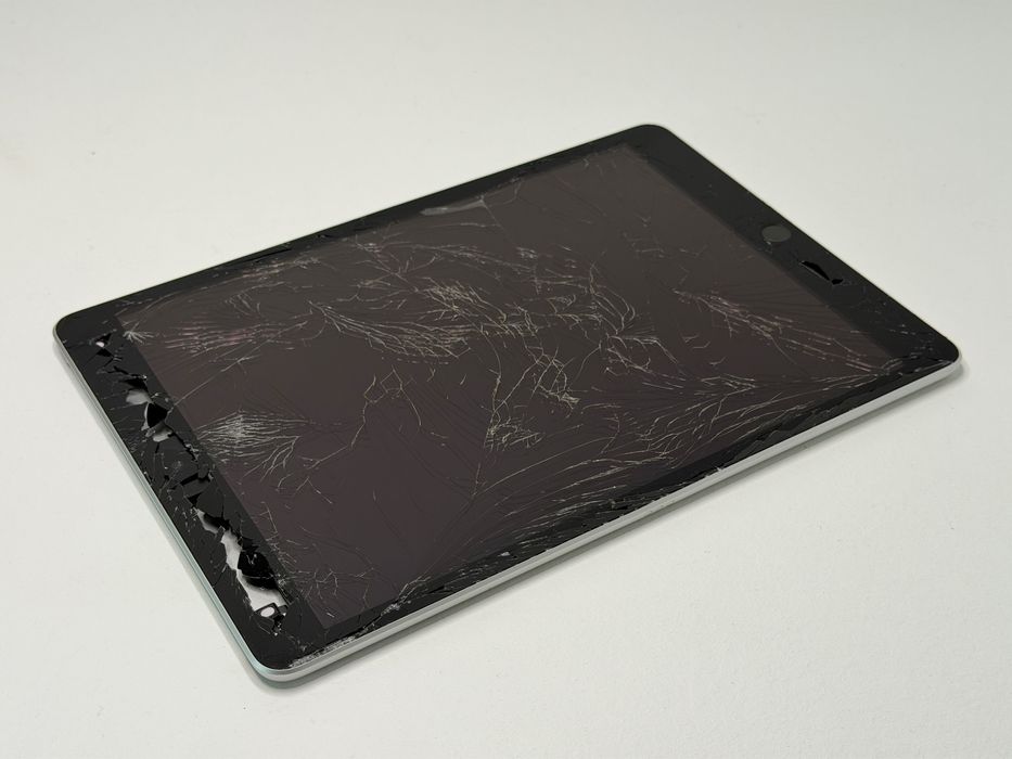 iPad 9. gen. (A2602) - 64GB - zbity - faktura VAT 23%