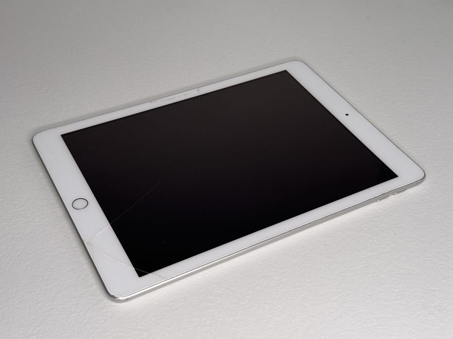 iPad 5. gen. (A1822) - 32GB - pęknięty - faktura VAT 23%