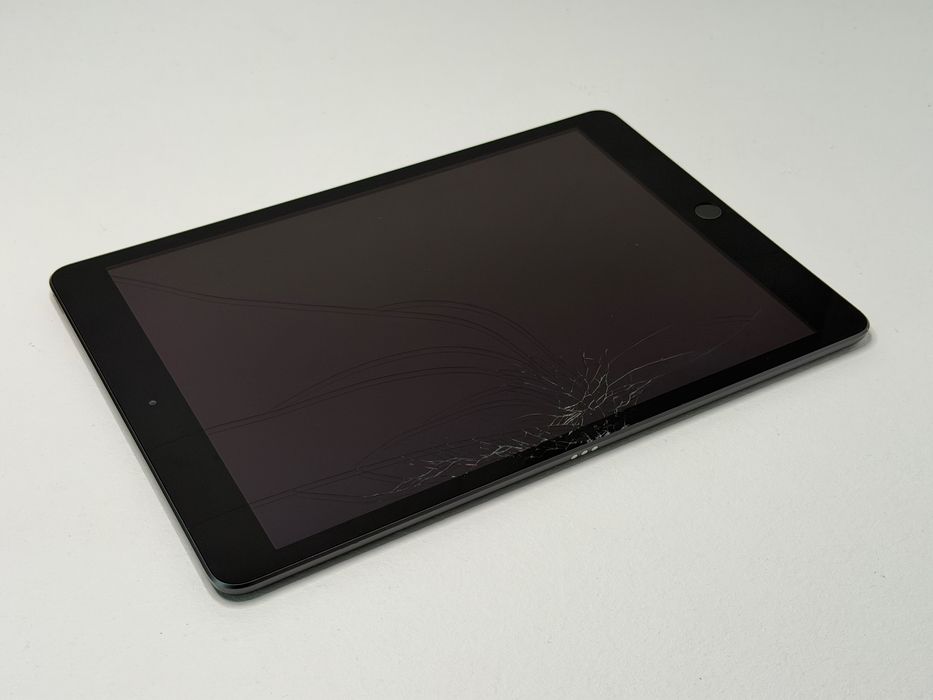 iPad 8. gen. (A2270) - 32GB - zbity - faktura VAT 23%