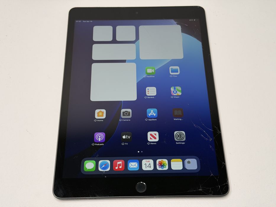 iPad 9. gen. (A2602) - 64GB - zbity - faktura VAT 23%