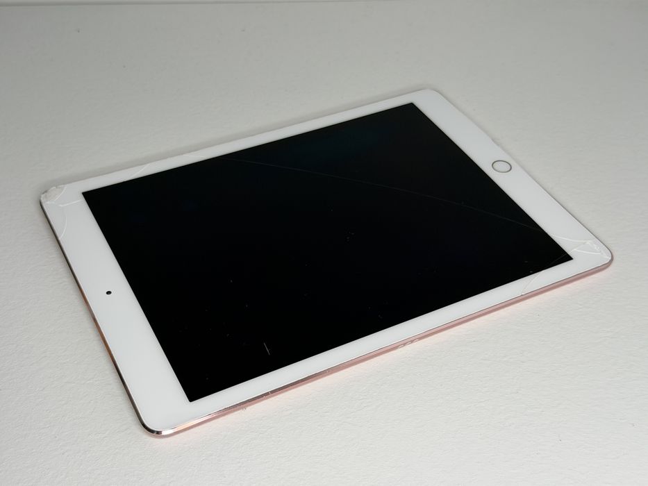 iPad Pro 9.7 (A1673) - 256GB - pęknięty - faktura VAT 23%