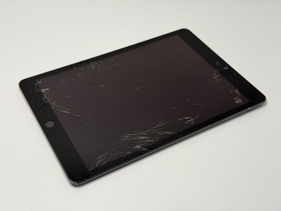 iPad 8. gen. (A2270) - 32GB - zbity - faktura VAT 23%